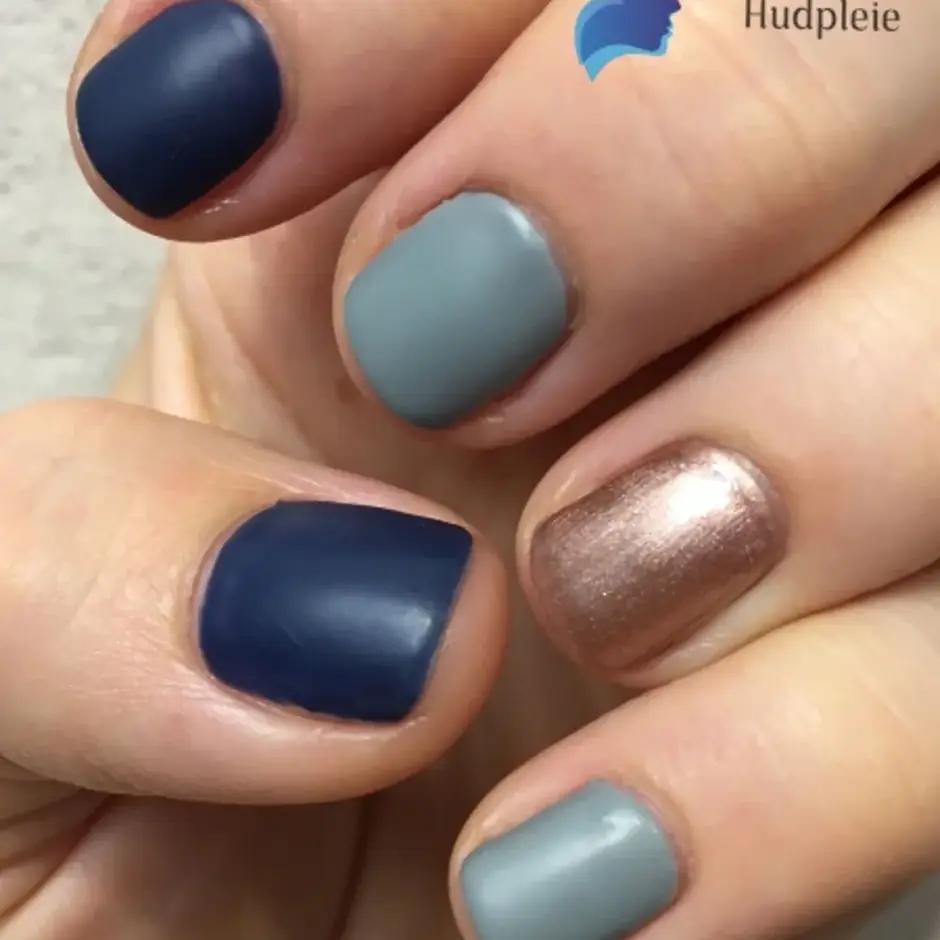 Shellac med dekor i matt bl&aring;tt, gr&aring;tt og rosegull